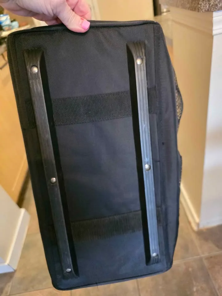 Dewalt heavy duty tool bag , hard bottom, lots of pockets image indicator(10)