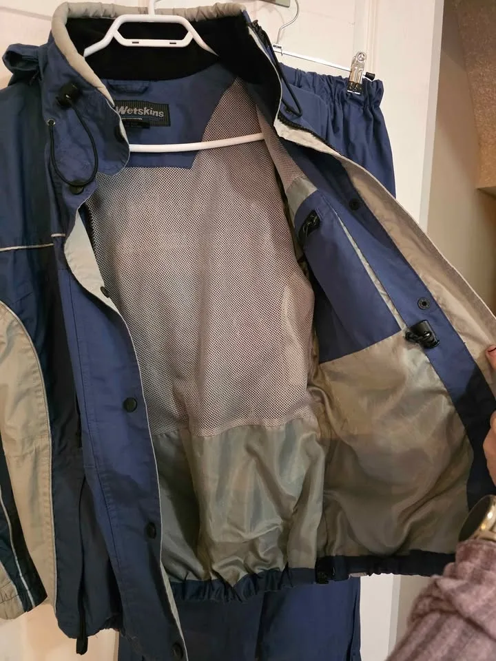 Rain suit - Westskins sz small Jacket and pants In great conditi image indicator(6)