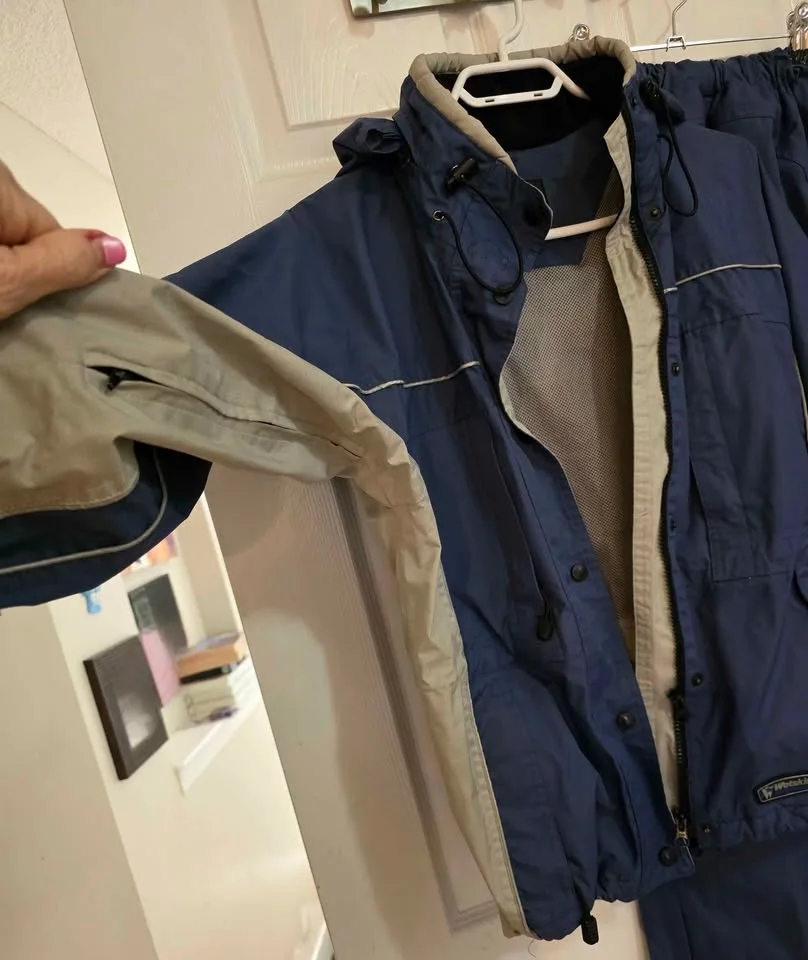 Rain suit - Westskins sz small Jacket and pants In great conditi image indicator(7)