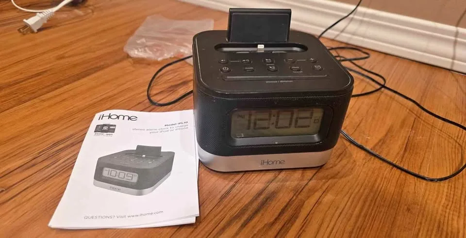I home stereo alarm clock iPhone charger speaker radio thumbnail