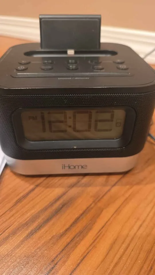 I home stereo alarm clock iPhone charger speaker radio image indicator(2)