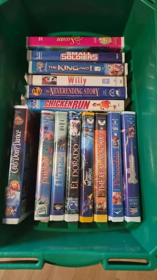 Children's vhs tapes- lots of different movies image indicator(3)