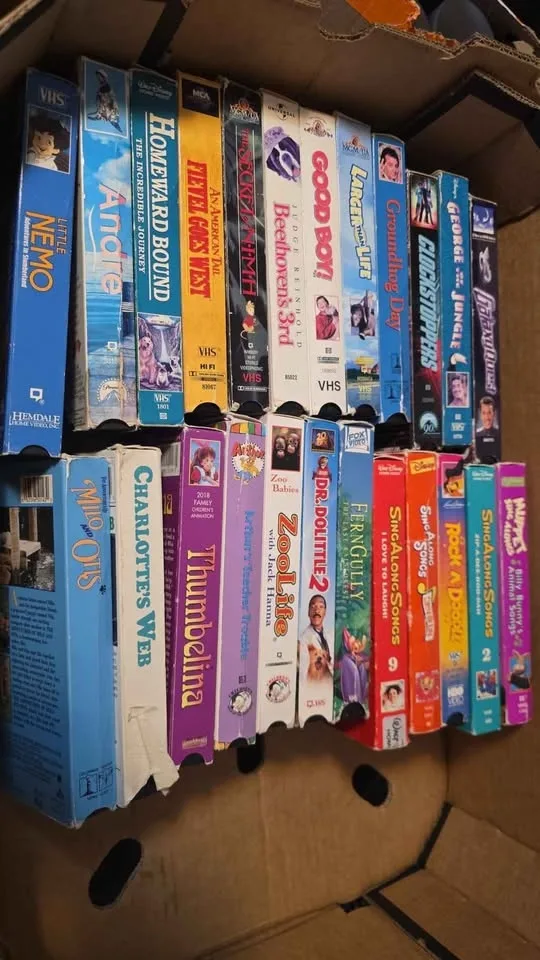 Children's vhs tapes- lots of different movies image indicator(6)