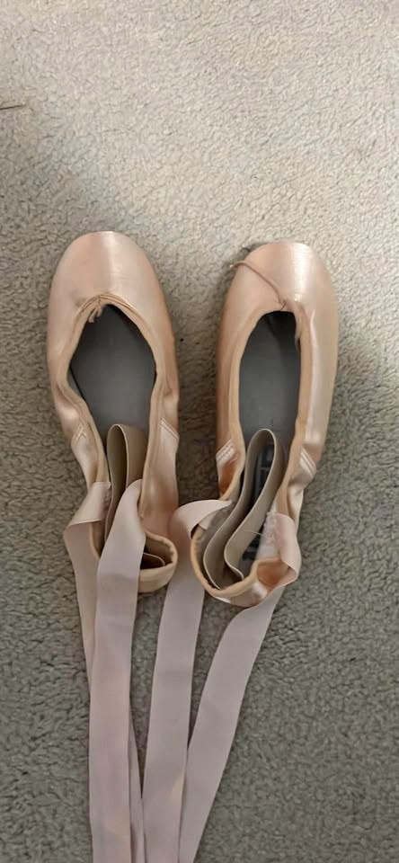 Pointe shoes size 5.5