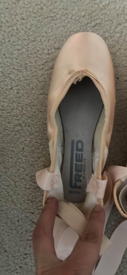 Pointe shoes size 5.5 - photo 2