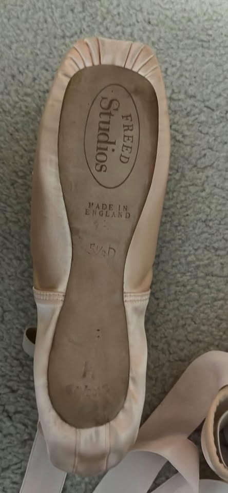 Pointe shoes size 5.5 - photo 3