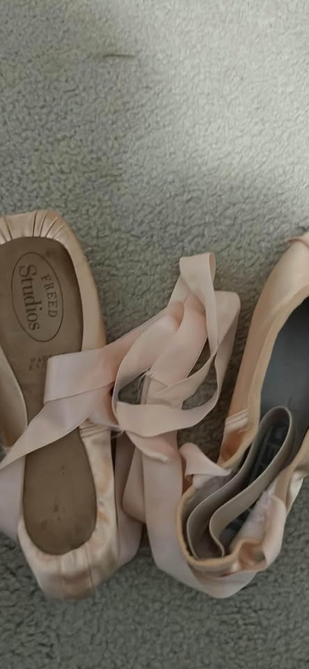 Pointe shoes size 5.5 - photo 4