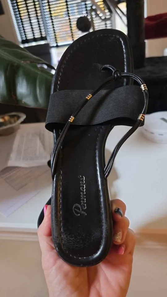 Ladies sz 8 sandals image indicator(2)