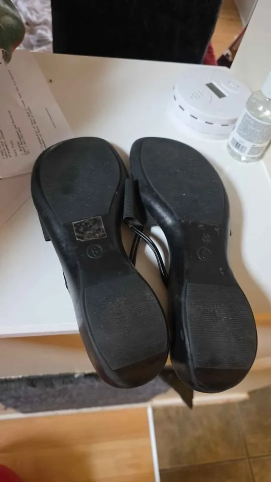 Ladies sz 8 sandals image indicator(4)