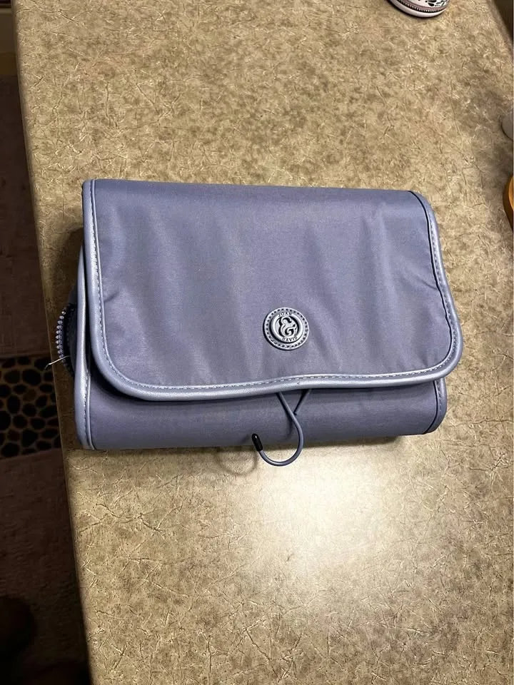 Hanging toiletry bag(new)