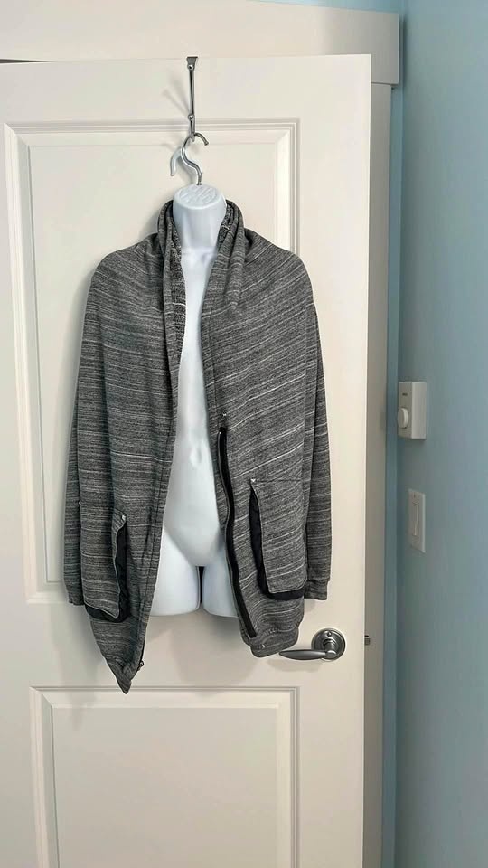 TNA sweater size xs