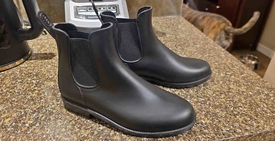 Ladies waterproof boots sz 7 New- never worn thumbnail