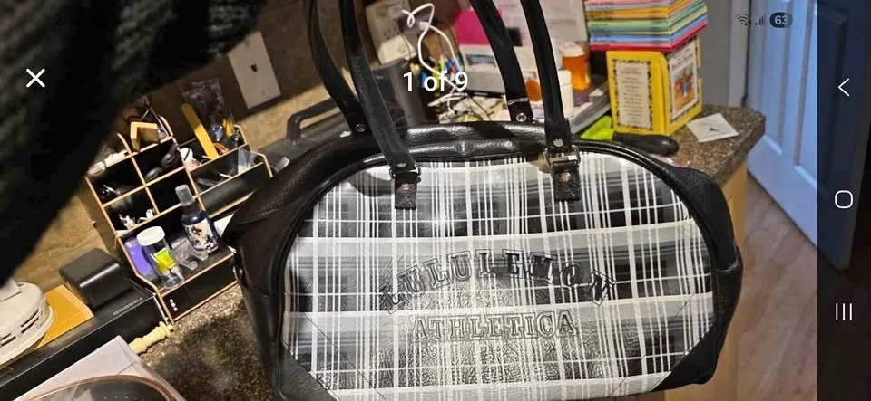 Lululemon dufflebag with wet/dry section Great for the gym thumbnail