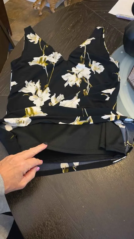 Le Chateau sz lg ladies dress shirt fully lined like new $15 image indicator(5)