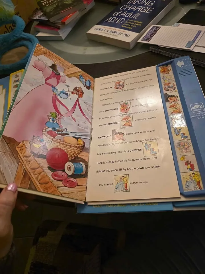 Disney's CINDERELLA Golden Sound Story Book image indicator(3)