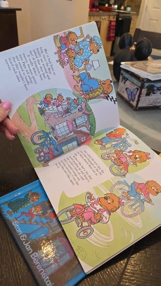 3 books-The Berenstain Bears 1 hardcover 2 soft all fo $10 image indicator(4)