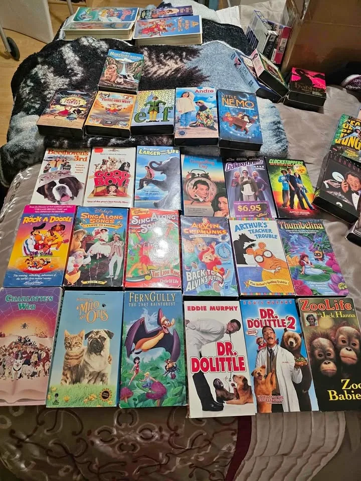 Kids movies VHS tapes thumbnail