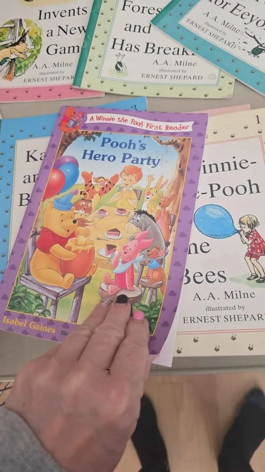 Winnie the pooh 8 book series with bonus first reader book image indicator(4)