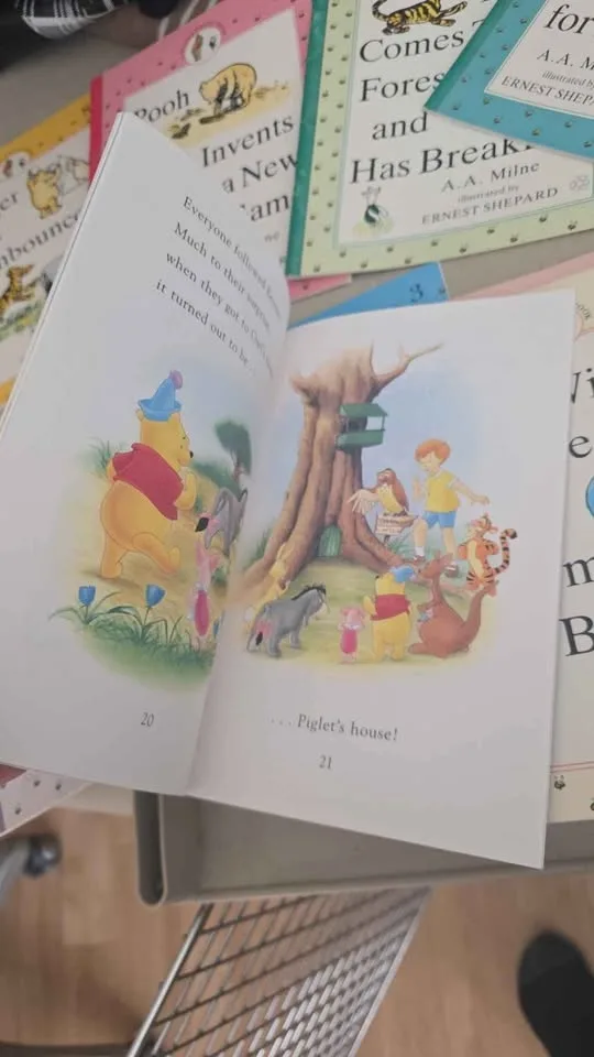 Winnie the pooh 8 book series with bonus first reader book image indicator(5)
