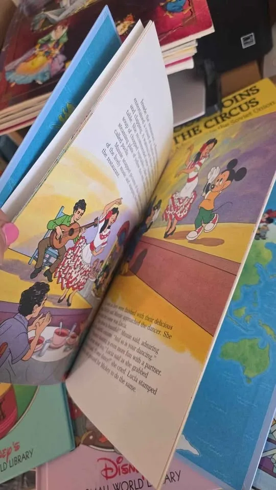 Disney's small world library- 10 hardcover books image indicator(3)