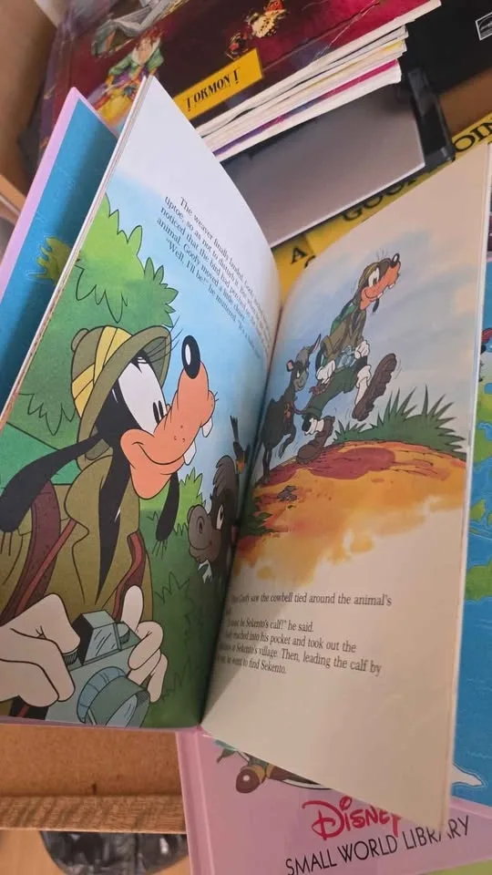 Disney's small world library- 10 hardcover books image indicator(4)