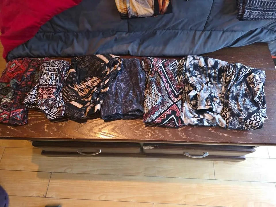 11 pairs of leggings sz small-med thumbnail