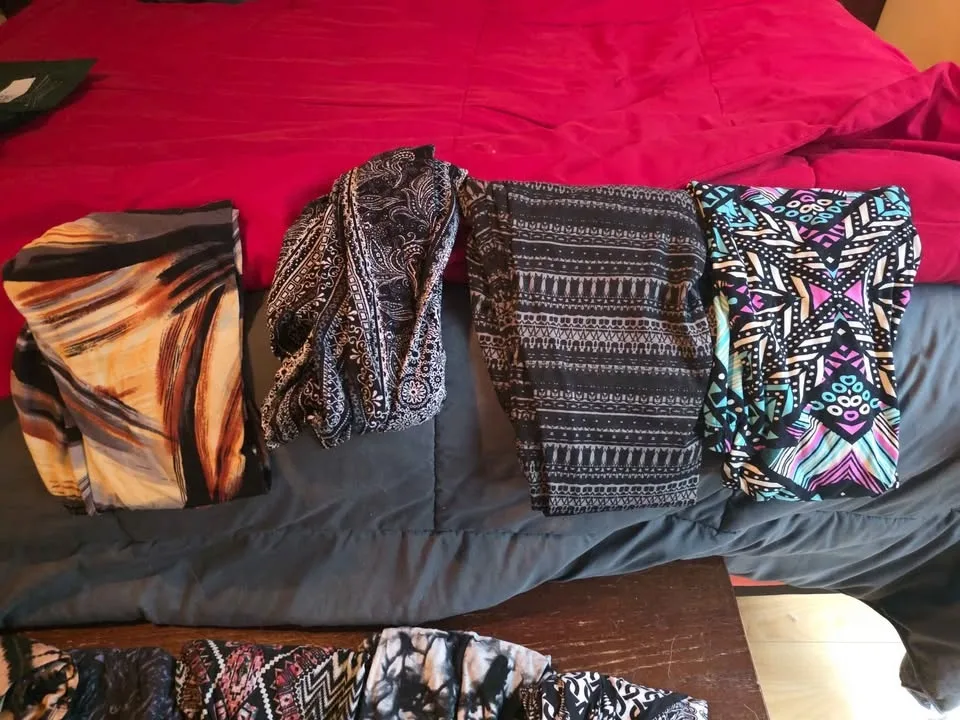 11 pairs of leggings sz small-med image indicator(2)