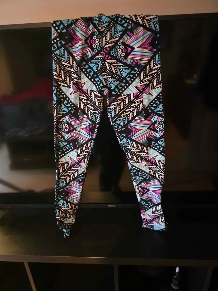 11 pairs of leggings sz small-med image indicator(4)