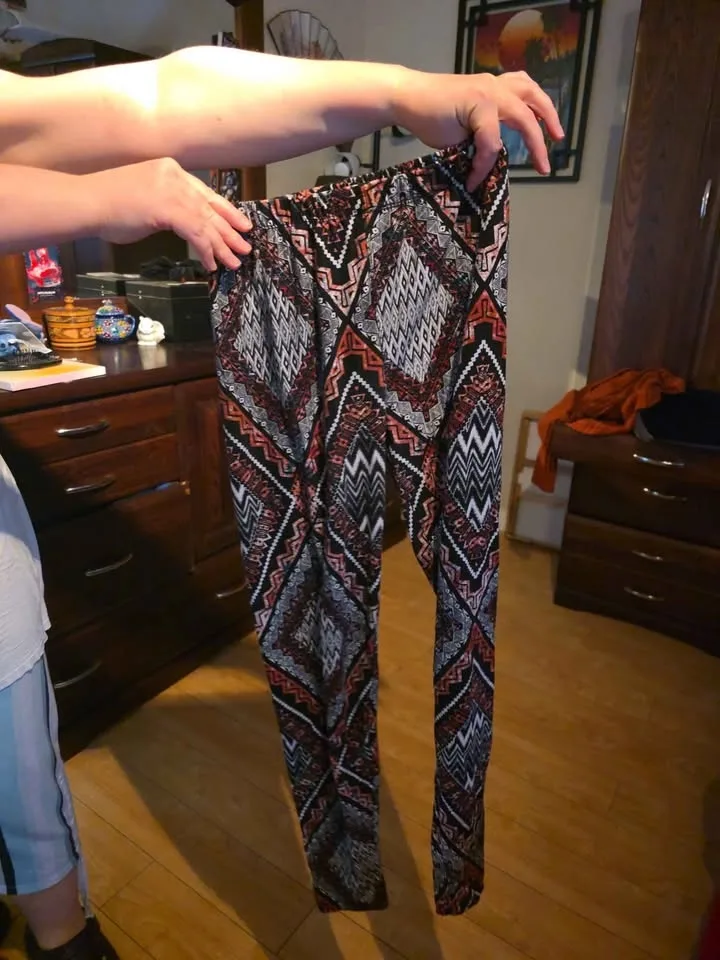 11 pairs of leggings sz small-med image indicator(7)