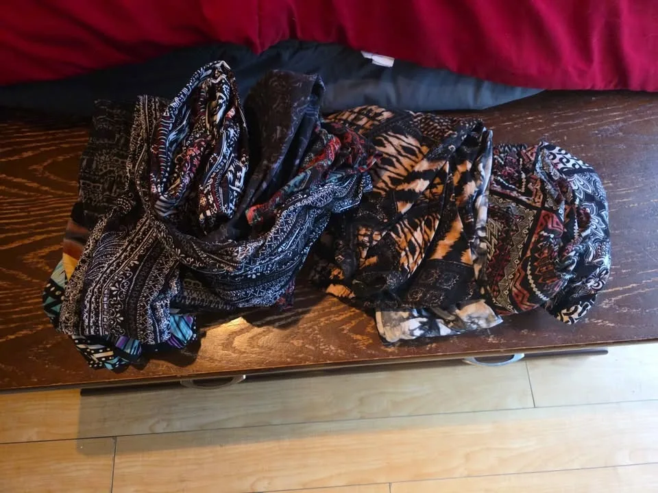 11 pairs of leggings sz small-med image indicator(8)