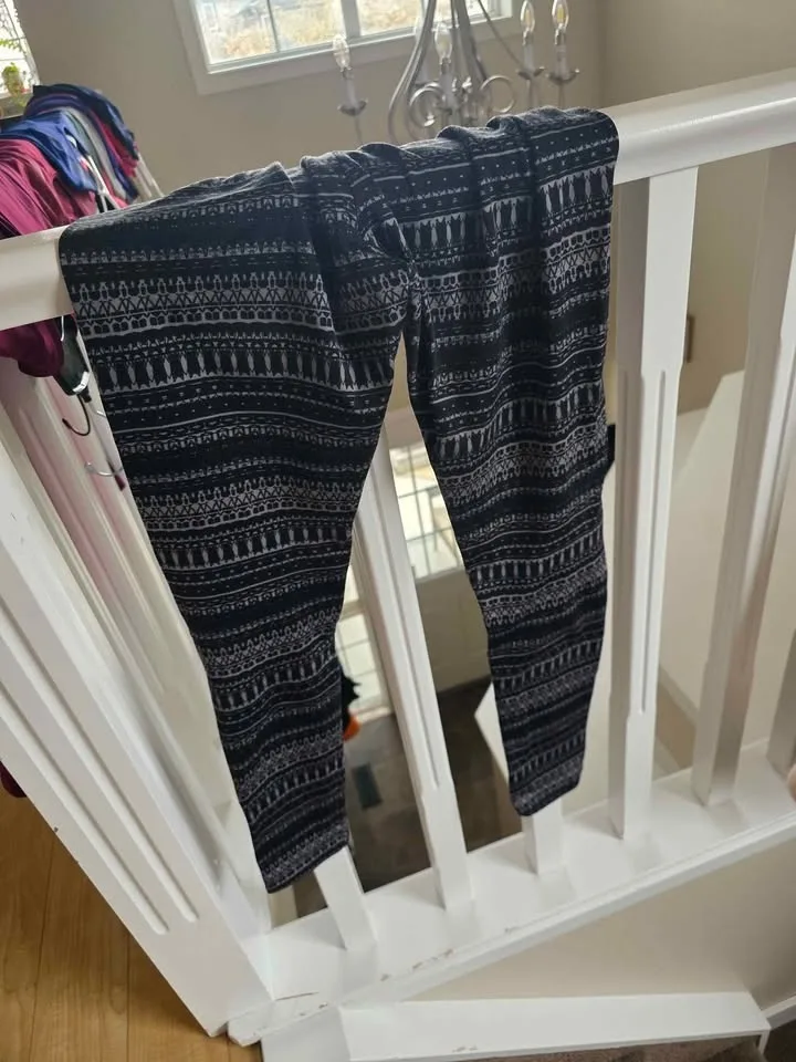 11 pairs of leggings sz small-med image indicator(9)