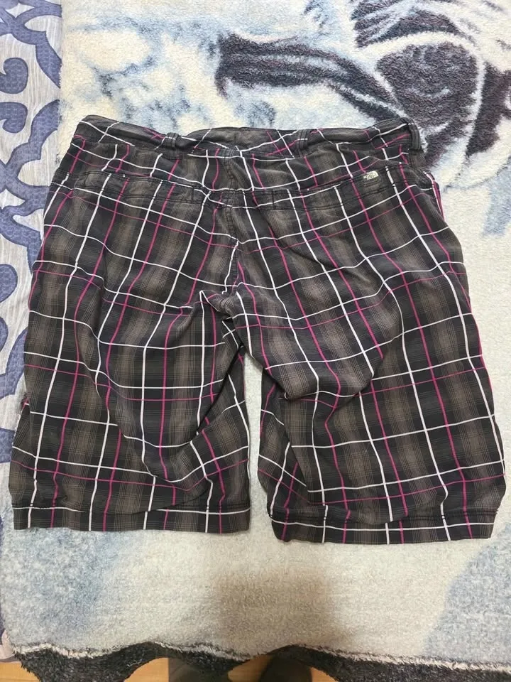Sz 6 womens shorts The North Face image indicator(4)