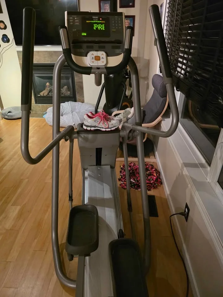 Precor 5.37 commercial elliptical image indicator(3)