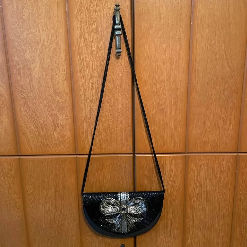80s TOWANNY Beaded Purse with Bow Design image indicator(6)