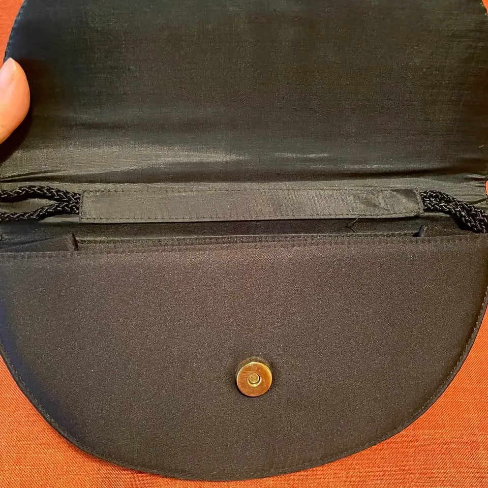 80s TOWANNY Beaded Purse with Bow Design image indicator(8)