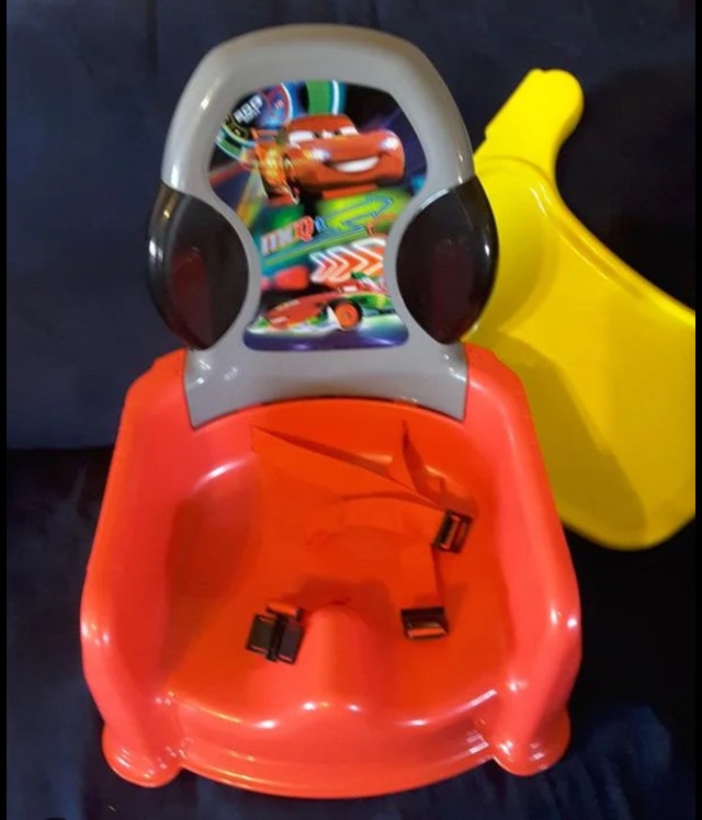 Cars booster seat with tray