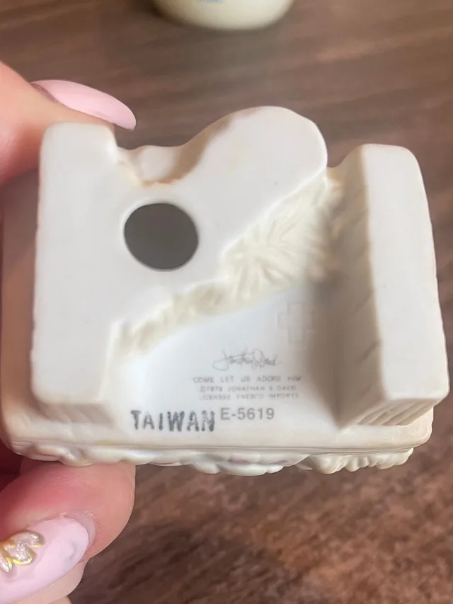 Retired- Presious Moments “Come Let Us Adore Him” Manger image indicator(2)