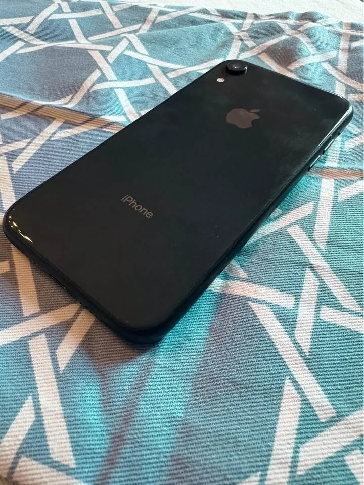 📱 iPhone XR 128GB!!! (Black) – Excellent Condition, 83% Battery! image indicator(2)
