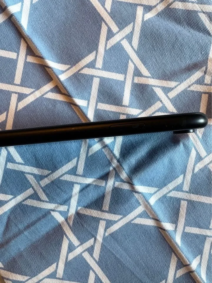 📱 iPhone XR 128GB!!! (Black) – Excellent Condition, 83% Battery! image indicator(4)