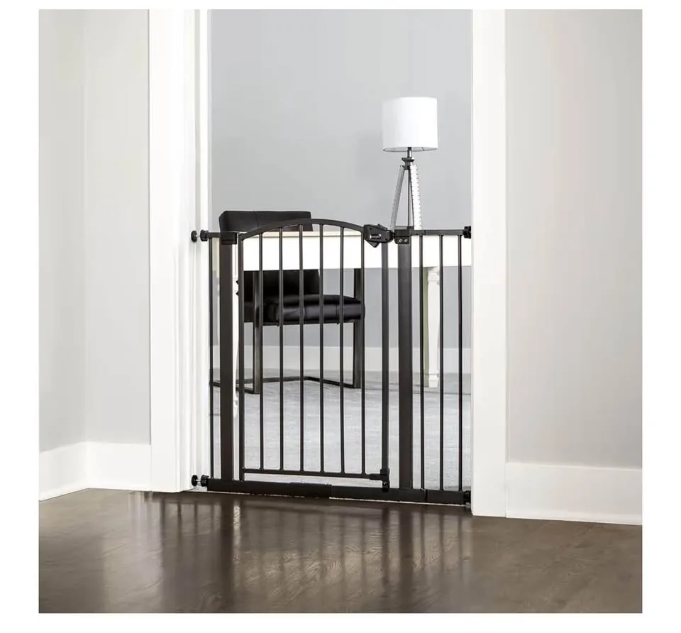 Regalo Safety Gate, 29-35 inches Wide, Extra Wide image indicator(7)