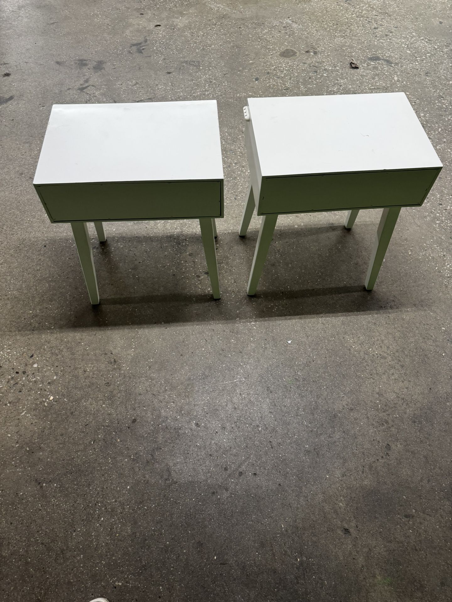 White Modern Nightstands - photo 3