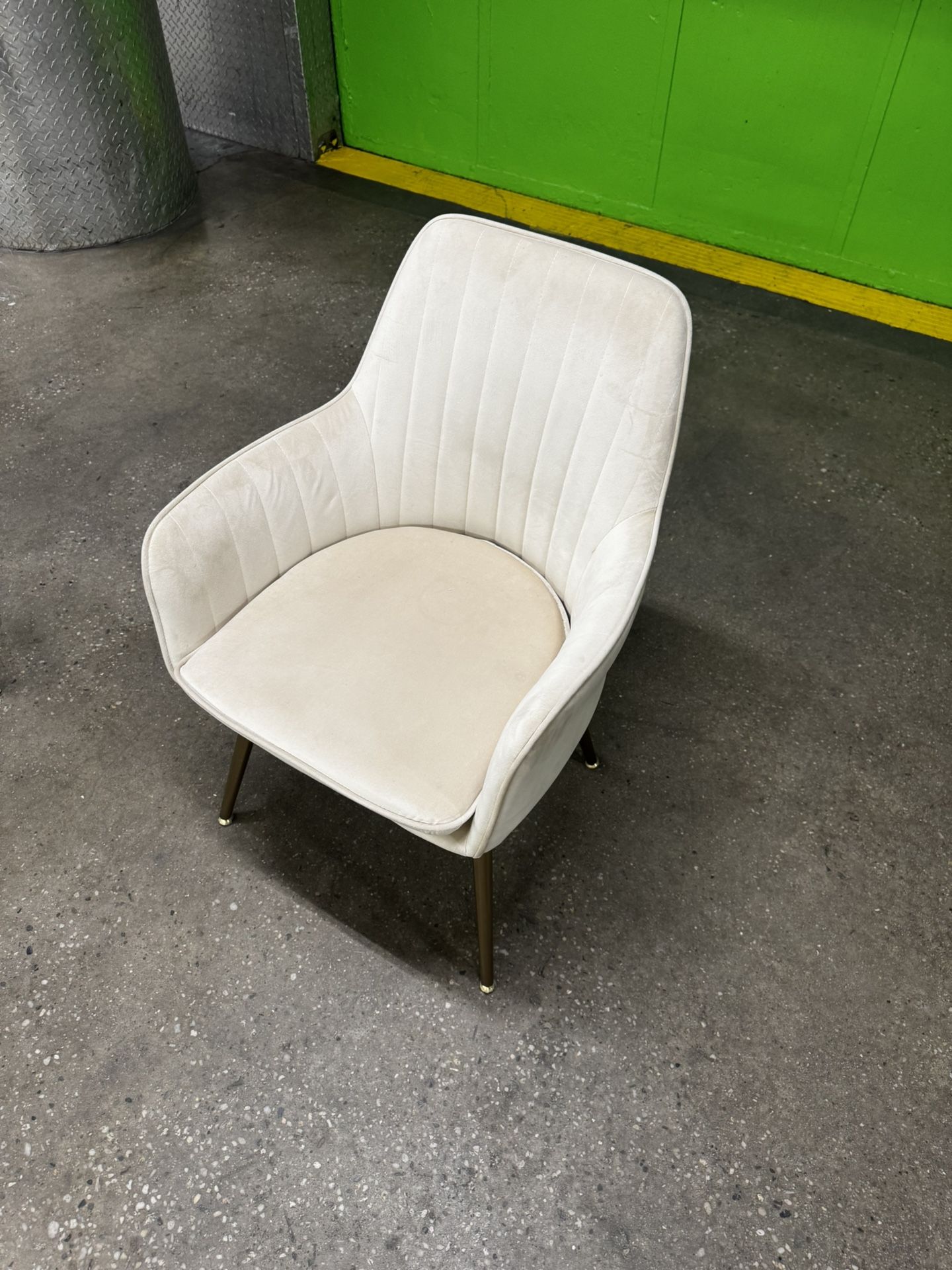 Cream Accent Chair – Modern & Comfortable - photo 2