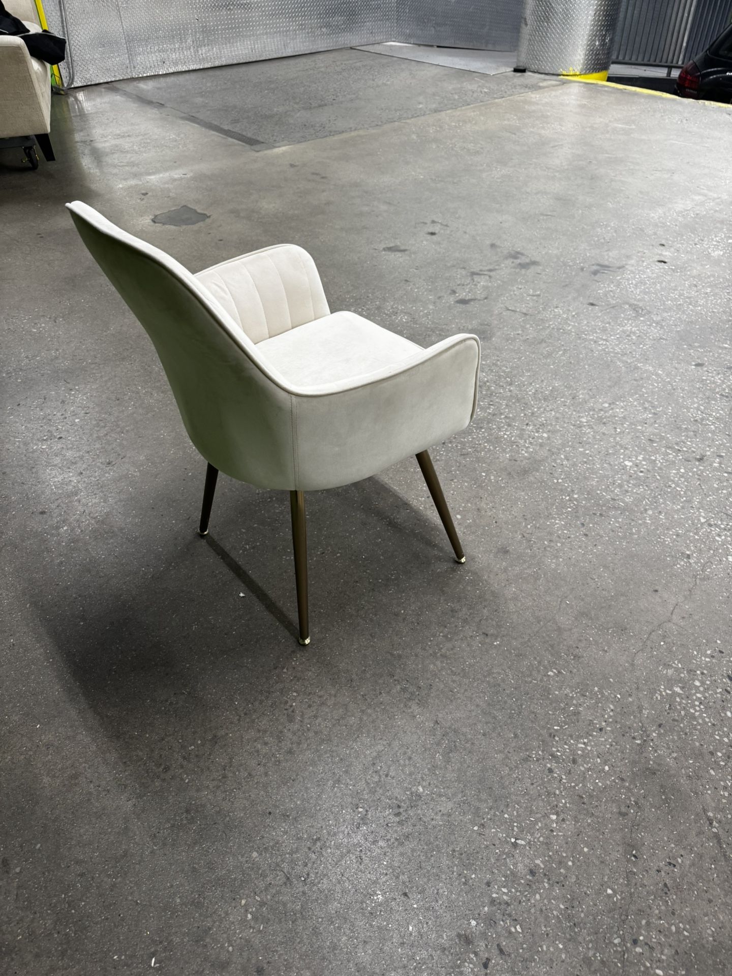 Cream Accent Chair – Modern & Comfortable - photo 3