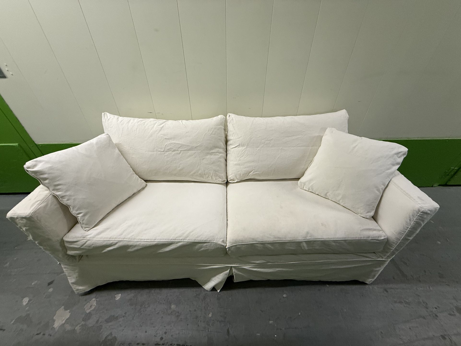 Crate & Barrel Willow Sofa – 84" - FREE DELIVERY