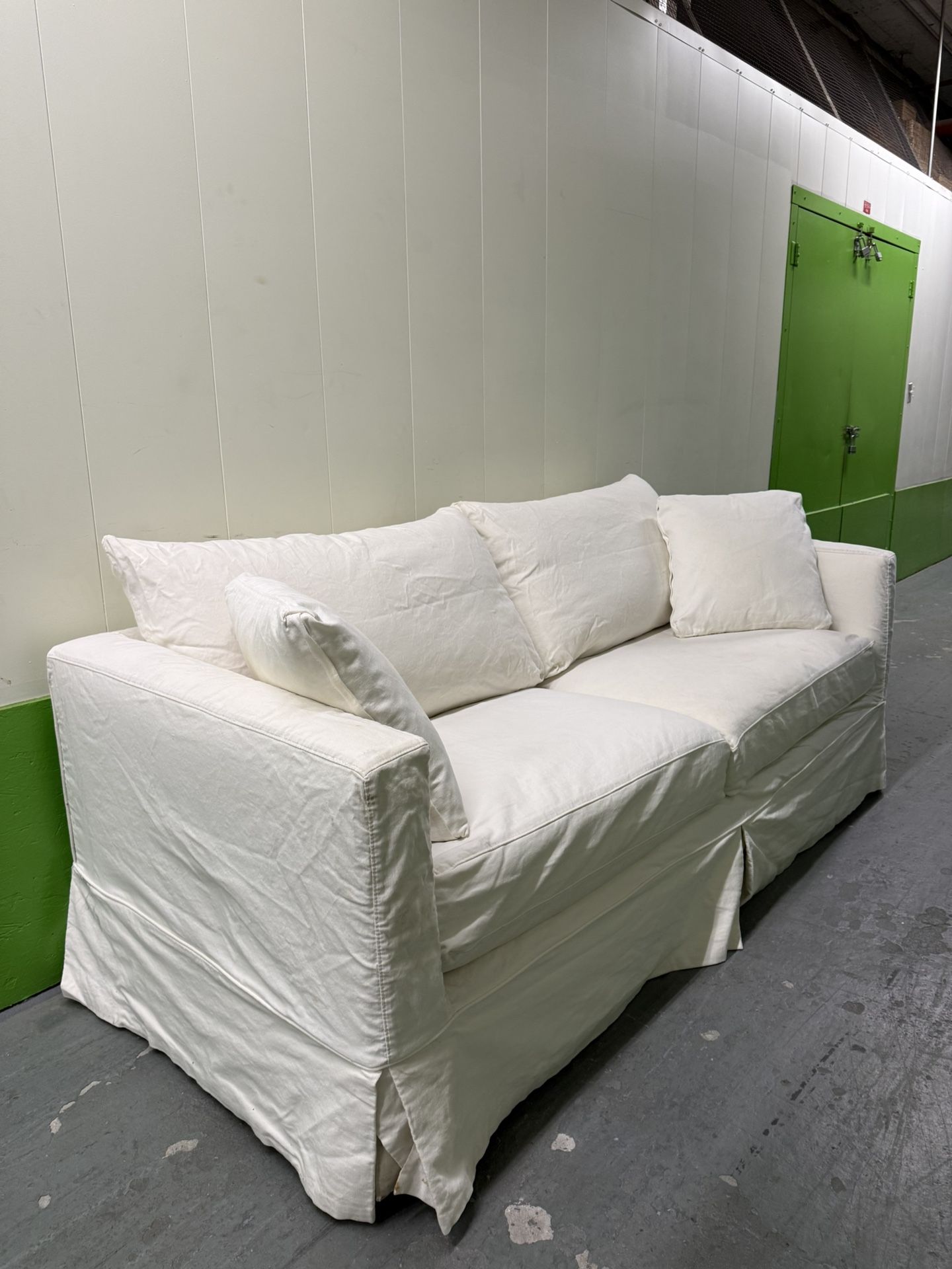 Crate & Barrel Willow Sofa – 84" - FREE DELIVERY - photo 3