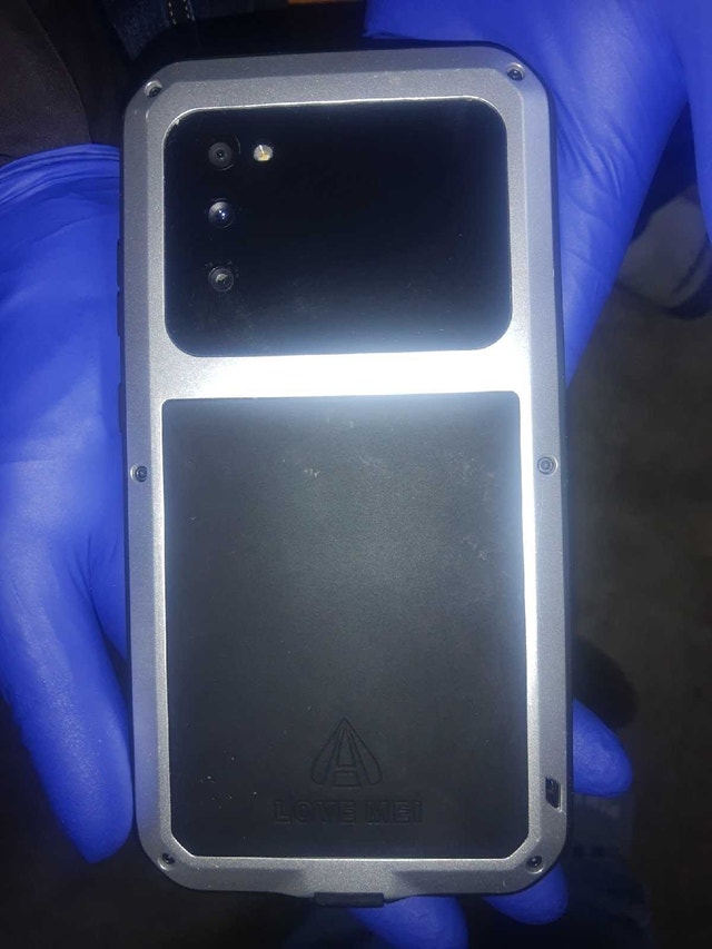 Samsung S20 FE 5G Includes Waterproof Case - photo 2