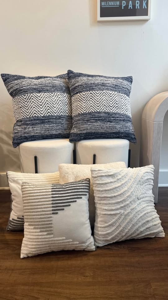 6 pillows for sale - photo 3