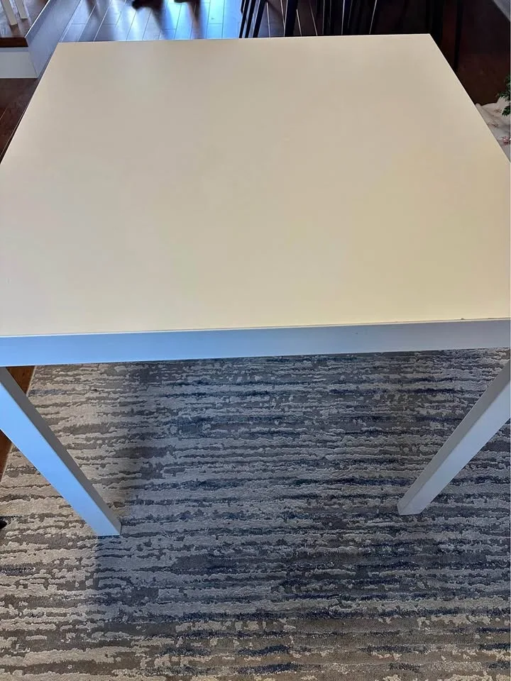 IKEA dining table (VIHALS)