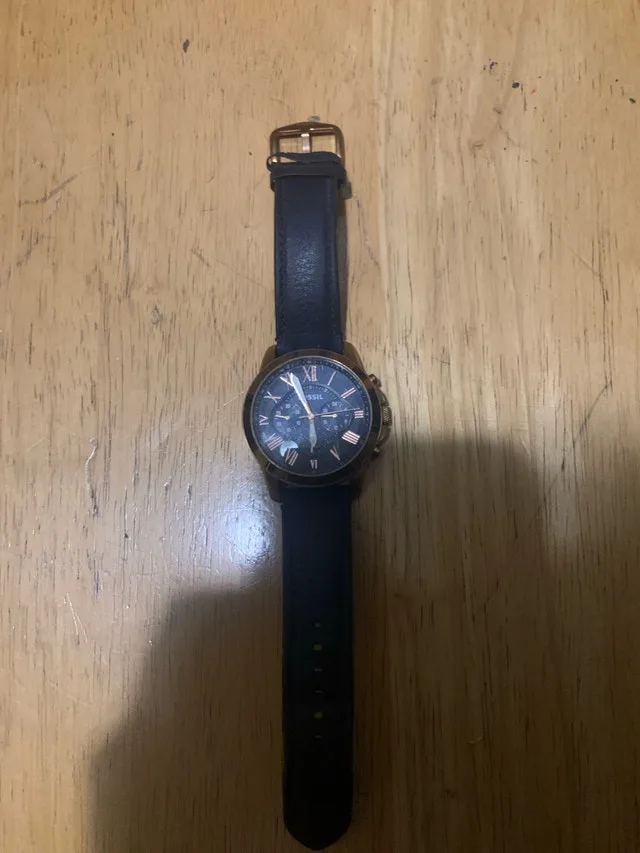 black fossil watch image indicator(2)