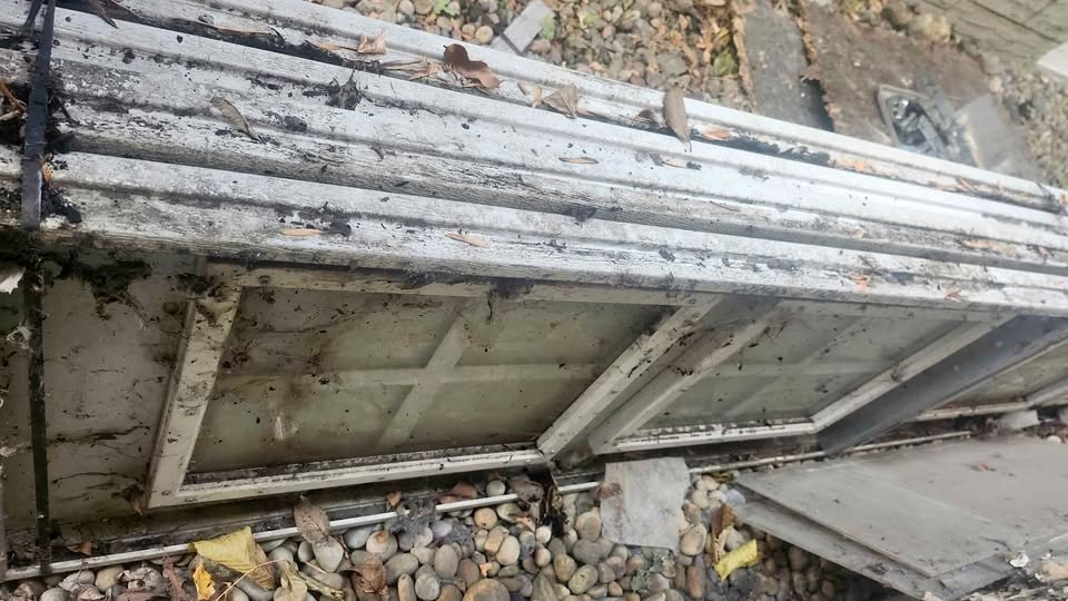 9'x7'2"' Brand NEW garage door NEED GONE ASAP Whyte ave